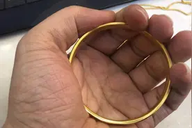 今天换了一个3D硬金手镯，看看和普通黄金有什么区别视频封面