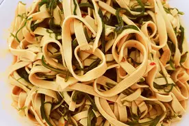 简单的凉拌海带丝豆腐皮也好吃，料汁怎么调最关键