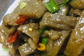 厨房小白在家做低热量利吸收的酸菜魔芋 酸辣可口 汤汁下饭  香视频封面