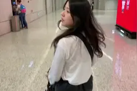 台湾夫妻第一次到上海旅游，到机场后直呼高科技！视频封面