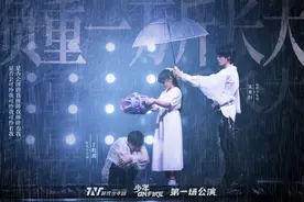#丁程鑫宋亚轩负重一万斤长大# 
丁程鑫宋亚轩双人舞台视频封面