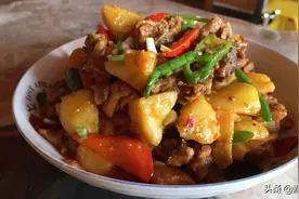 13元的鸡边腿炖土豆，光看做法就知道好吃，荤素搭配吃不腻视频封面