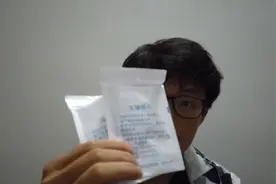 低烧37度3持续不退 去医院医生开了4种药回家吃 终于退烧了