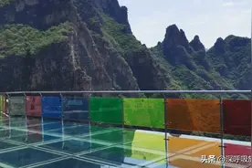 去过那么多的玻璃栈道，这个七彩玻璃栈道，你敢来挑战吗？图片