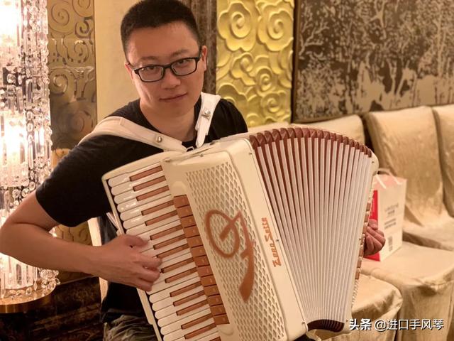 【点播回复】[太阳] 手风琴版《鸿雁》！简谱+五线谱！附带指法！