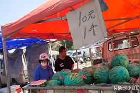 北京农村大集热闹非凡：地摊水果不仅品种丰富，而且价格非常便宜图片