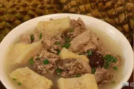吃完的榴莲壳不要丢，拿来和排骨一起炖，味道鲜美又滋补超好喝图片