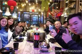 一切都是过往云烟。卑微的笑着，又是一个人踏上回家的路图片