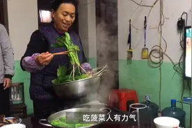 清汤火锅，放这种蔬菜，煮2分钟就可以吃，甜甜的感觉