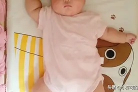 五个月宝宝睡觉姿势超级可爱！图片