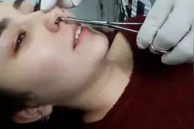 怎么穿鼻环呢？视频封面