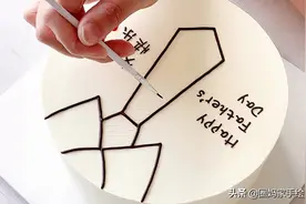 提前分享一款父亲节主题的手绘蛋糕，简约大方，一看就会。