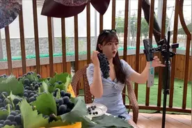 #走向我们的小康生活#【葡萄“上线”啦！】#我眼中的小康#美人指、红提视频封面