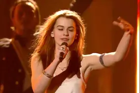 被前奏的笛子深深吸引了！丹麦美女Emmile惊艳全场，百岁山BGM！视频封面