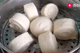面粉加上纯牛奶，做出来的奶香馒头香甜有嚼劲。视频封面