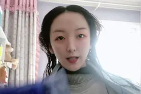 小姐姐身份证快过期，去派出所异地秒办理，感叹现在在中国好方便视频封面