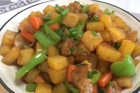 特别费饭的油渣炒土豆丁，绵软鲜香，每次两碗饭都不够吃，太香了