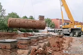 内幕曝光：好端端的加油站为何纷纷关门停业？视频封面
