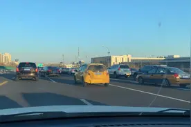 北京晚高峰的京通快速 已经恢复到以往的常规拥堵程度了视频封面