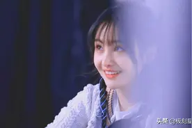 眼睛里有星星很明亮，嘴角有笑容很甜美图片