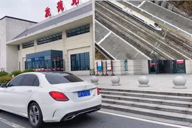大年初四高铁竟然没有停运，但是坐高铁的人确实寥寥无几视频封面