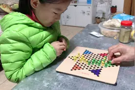 寒假不能出去玩，三年级小学生在家玩的啥？益智、好玩、打发时间视频封面