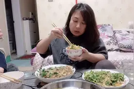 胖妞太能吃了，还没结婚就160斤了，再长胖的话，真的嫁不出去了