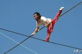 往事随风飘散，思念涌上心头，离别早已多年，何时能再相聚！图片