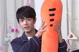 X玖少年团睡衣趴直播：肖战晚安语音和氦气变声萌翻队友视频封面