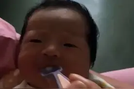 我可爱吗？我很听话很乖的哦，各位哥哥姐姐给个赞。