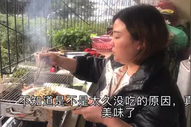 隔离的22天，一家人实在呆不住了，在阳台上烧烤，大人小孩抢着吃视频封面