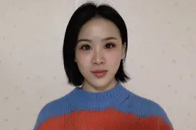 90后美女嫁接睫毛，做完之后眼睛放大10倍，网友：太美了吧！视频封面