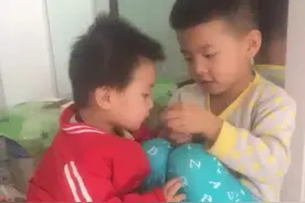 兄妹情，哥哥给妹妹喂鸡蛋视频封面
