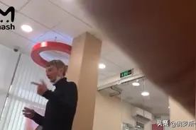 莫斯科市中心发生劫持人质事件。这是一段偷拍在银行内的视频。视频封面