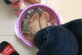 小蕊最近睡眠不好 网购中药泡脚包 真的能改善睡眠吗？视频封面