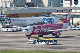 前面那个机场大巴让一下 我空中巴士A330要起飞了视频封面