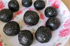 这才是老中医做黑芝麻核桃丸的做法，常吃乌发生发，增强免疫力。