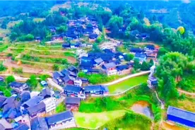 贵州偏僻山区里发现一个“女儿村”住着很多未婚姑娘，风景美如画视频封面
