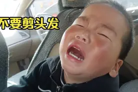 宝宝能有什么坏心思，他只是不想剪头发，一哭二闹把外婆气坏了！视频封面