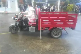 今天来交警大队考三轮车驾照大家看一下那个环节最难视频封面