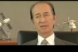 何鸿燊告诫年轻人：一定要努力发奋，机会是自己创造出来的。视频封面