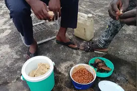 今天元旦，非洲员工改善伙食视频封面