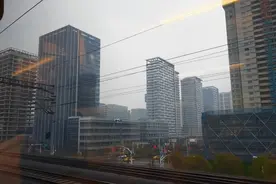 高铁从安徽进入南京南站，迎面扑来大都市的气息视频封面