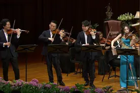 小提琴协奏曲《梁祝》犹如美丽的蝴蝶，聆听百遍，仍有千情视频封面