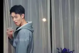 历腾猴急猴急的......#他在逆光中告白视频封面