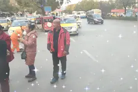早上出门太晚了，忙了一天现在才回家，天快黑了，我也就到家了视频封面