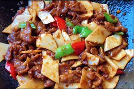 厨师长教你杏鲍菇炒牛肉家常做法，步骤详细，鲜香滑嫩下酒又下饭视频封面