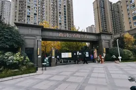 走西安雨润星雨华府，小区在周边环境最好为什么房价反而低呢？视频封面