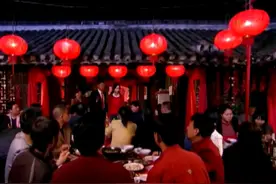 哥哥看上了亲妹妹，非要娶妹妹结婚当天妹妹拒绝，公爹被当场气死视频封面