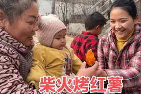 河南农村人的冬天很安逸，围着火堆烤火取暖，顺便烤个红薯真的香视频封面
